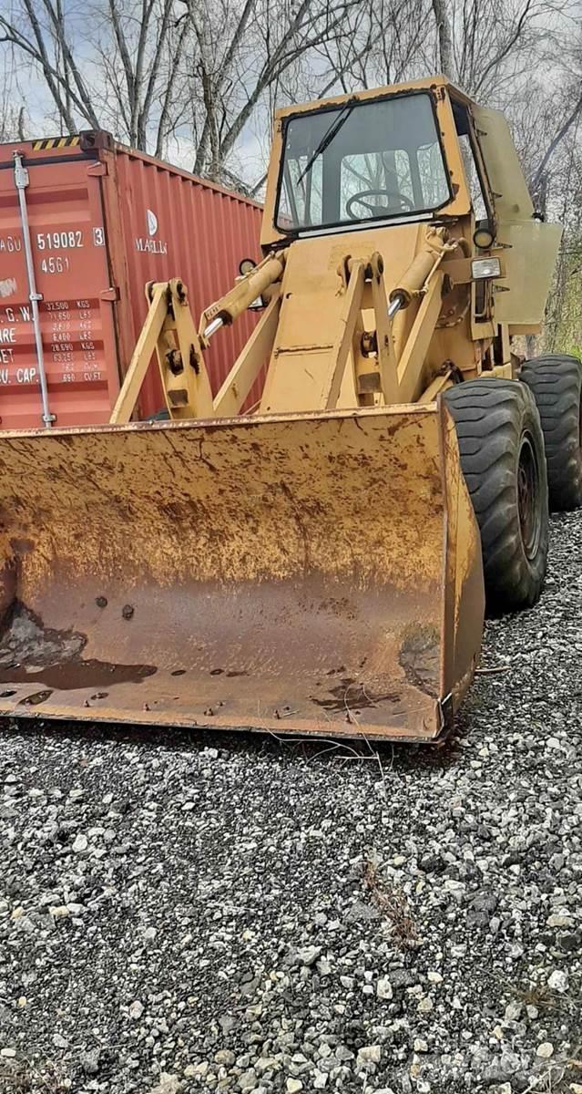 CASE W20C Naudoti ratiniai krautuvai