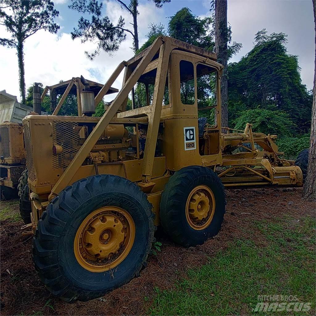 CAT 120 Greideriai