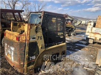 CAT 216B Krautuvai su šoniniu pasukimu