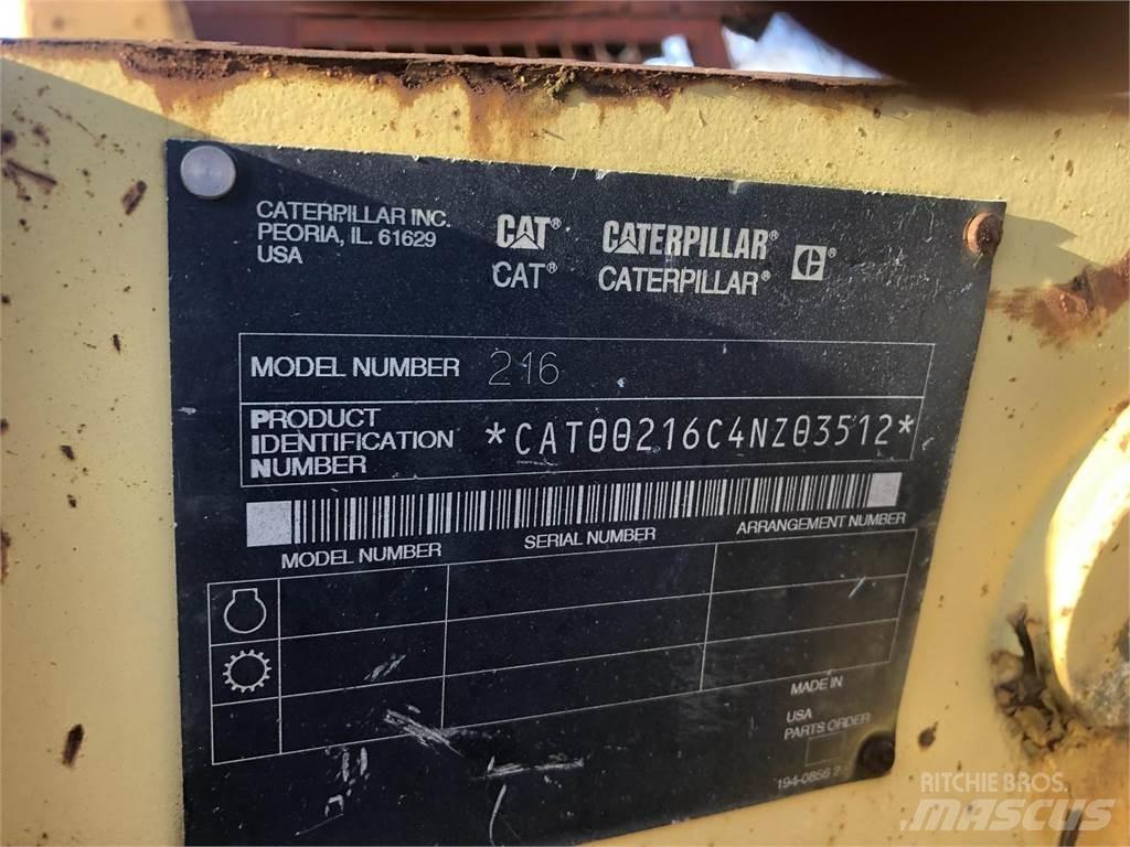 CAT 216B Krautuvai su šoniniu pasukimu