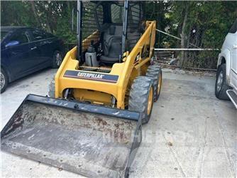 CAT 216B Krautuvai su šoniniu pasukimu