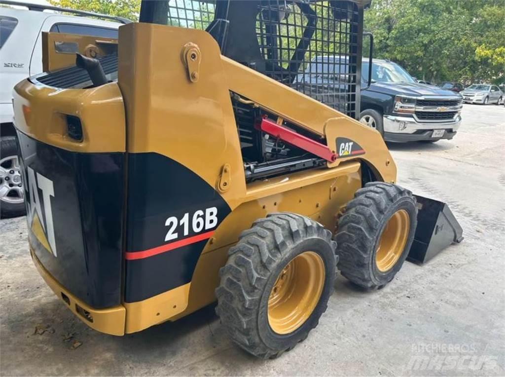 CAT 216B Krautuvai su šoniniu pasukimu