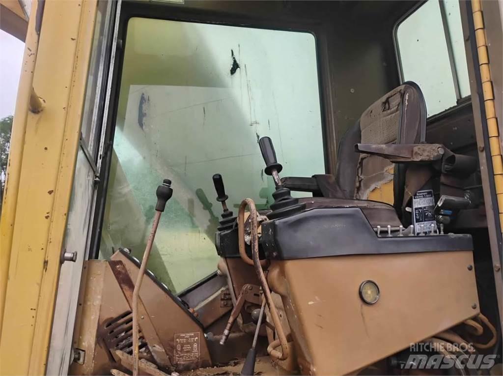 CAT 225 LC Vikšriniai ekskavatoriai
