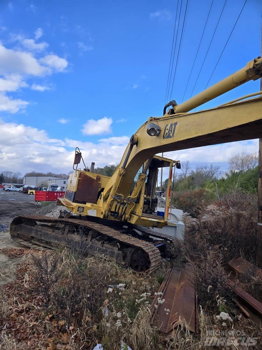 CAT 225D Vikšriniai ekskavatoriai