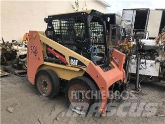 CAT 226B Krautuvai su šoniniu pasukimu