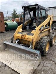 CAT 246 Krautuvai su šoniniu pasukimu