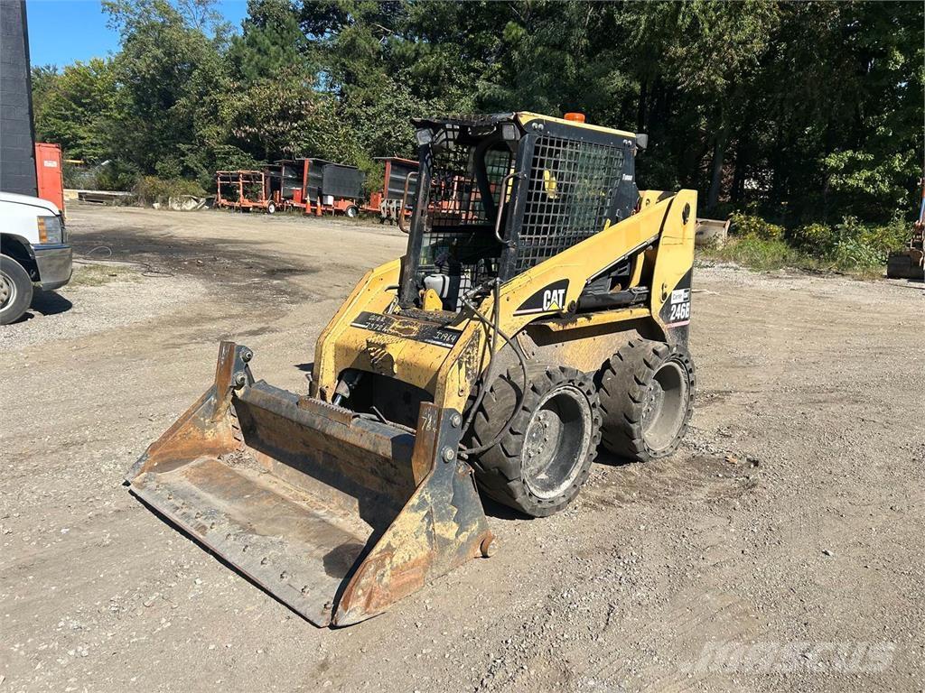 CAT 246B Krautuvai su šoniniu pasukimu