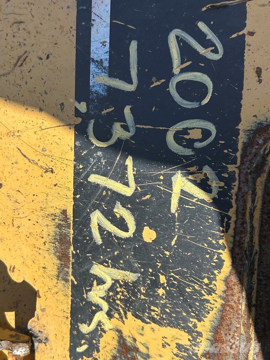 CAT 246B Krautuvai su šoniniu pasukimu