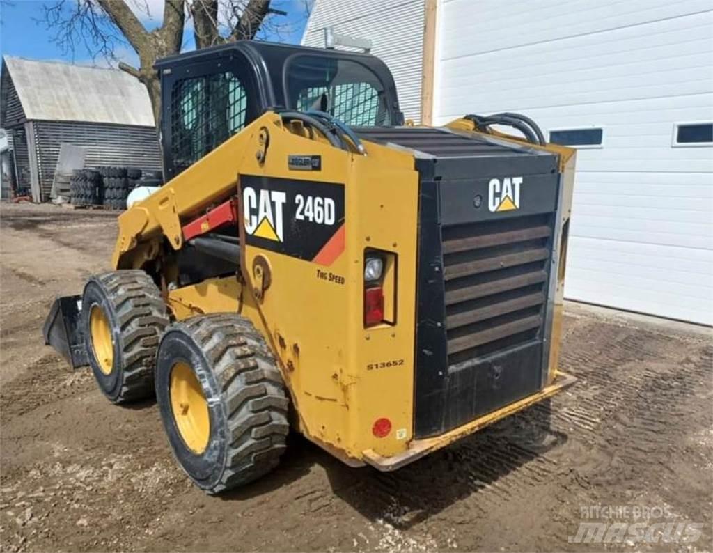 CAT 246D Krautuvai su šoniniu pasukimu