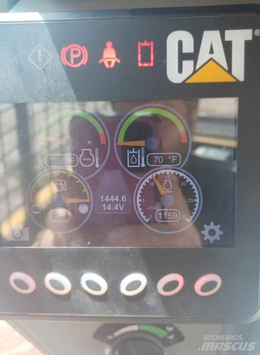 CAT 246D Krautuvai su šoniniu pasukimu