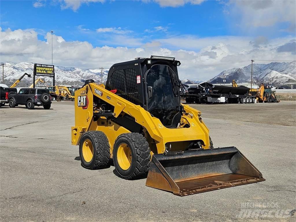 CAT 246D3 Krautuvai su šoniniu pasukimu