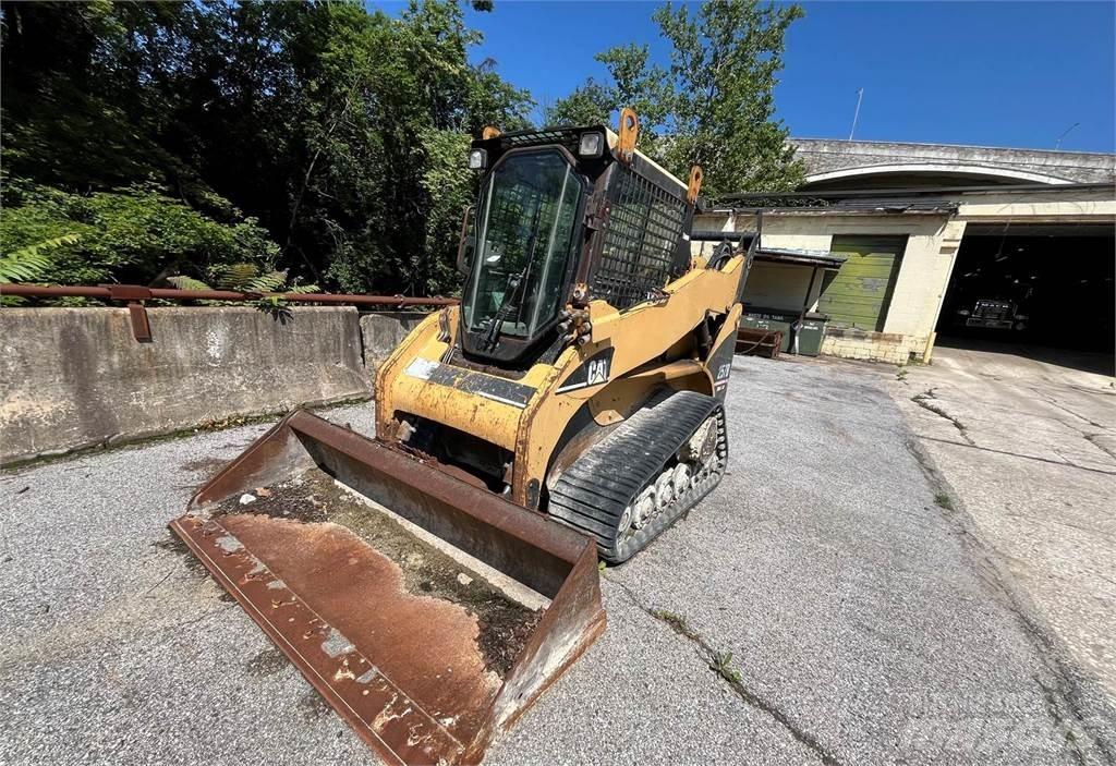 CAT 257B Krautuvai su šoniniu pasukimu