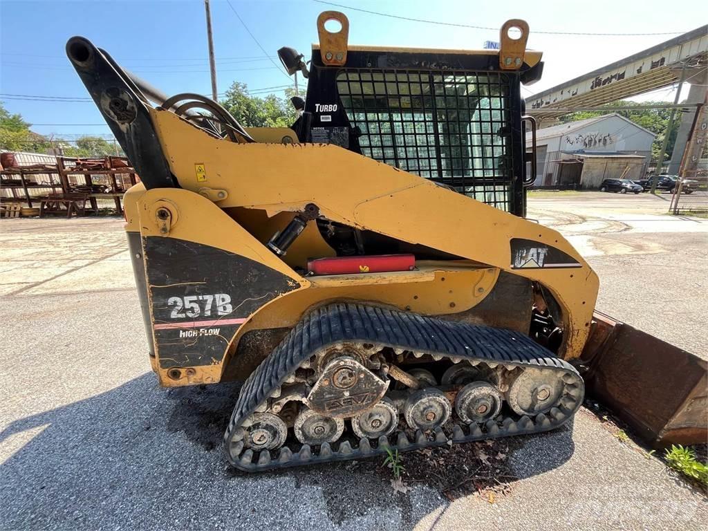 CAT 257B Krautuvai su šoniniu pasukimu