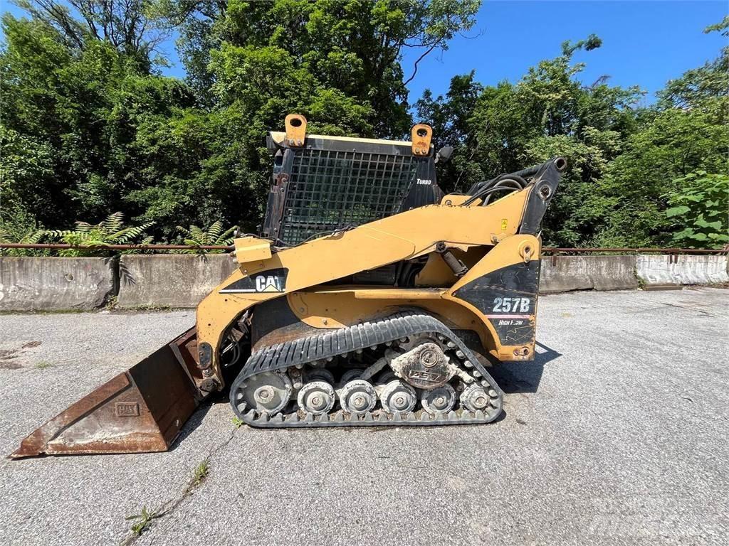 CAT 257B Krautuvai su šoniniu pasukimu