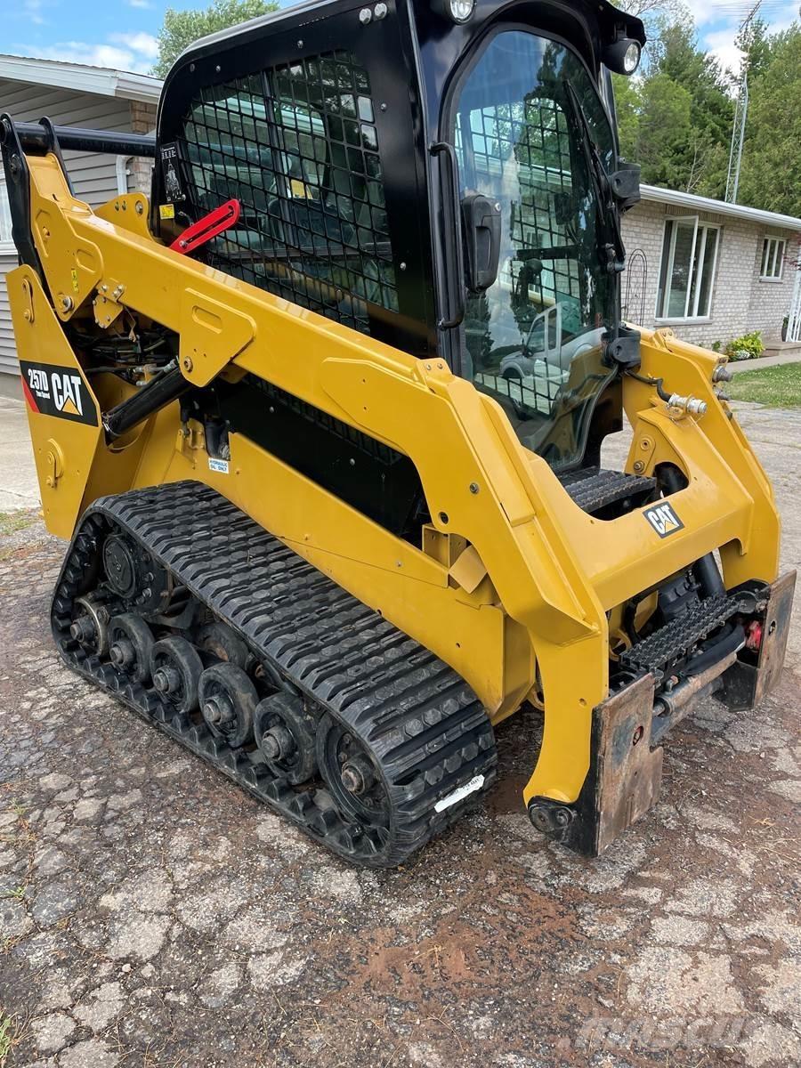 CAT 257D Krautuvai su šoniniu pasukimu