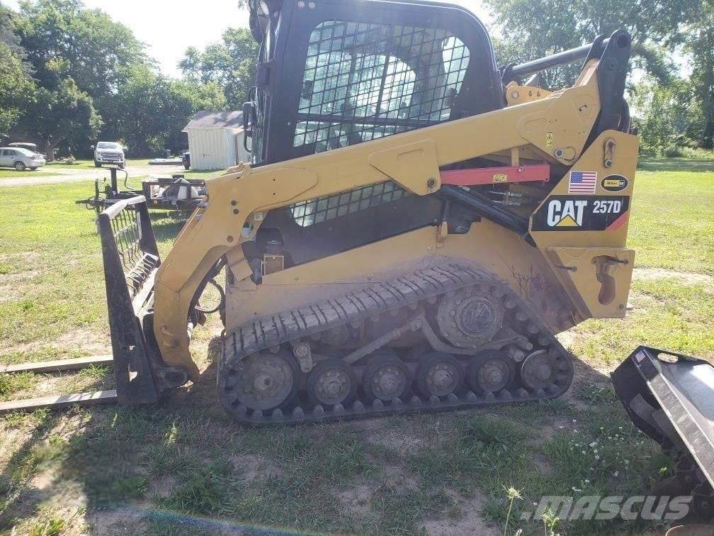 CAT 257D Krautuvai su šoniniu pasukimu