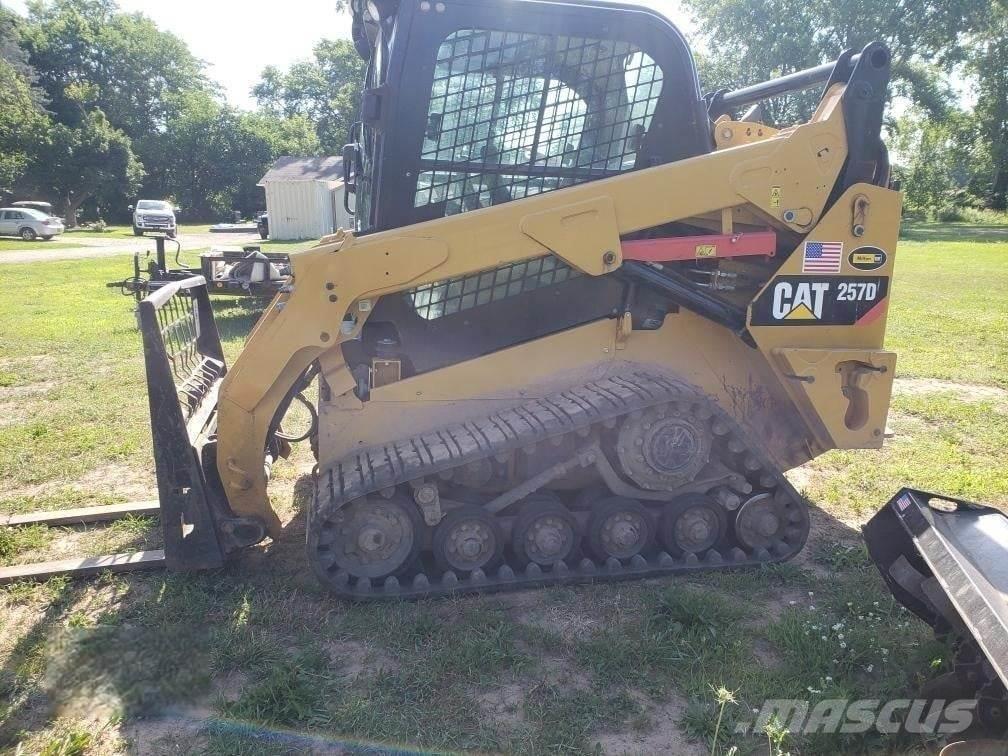 CAT 257D Krautuvai su šoniniu pasukimu