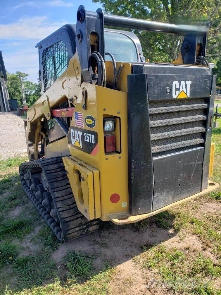 CAT 257D Krautuvai su šoniniu pasukimu