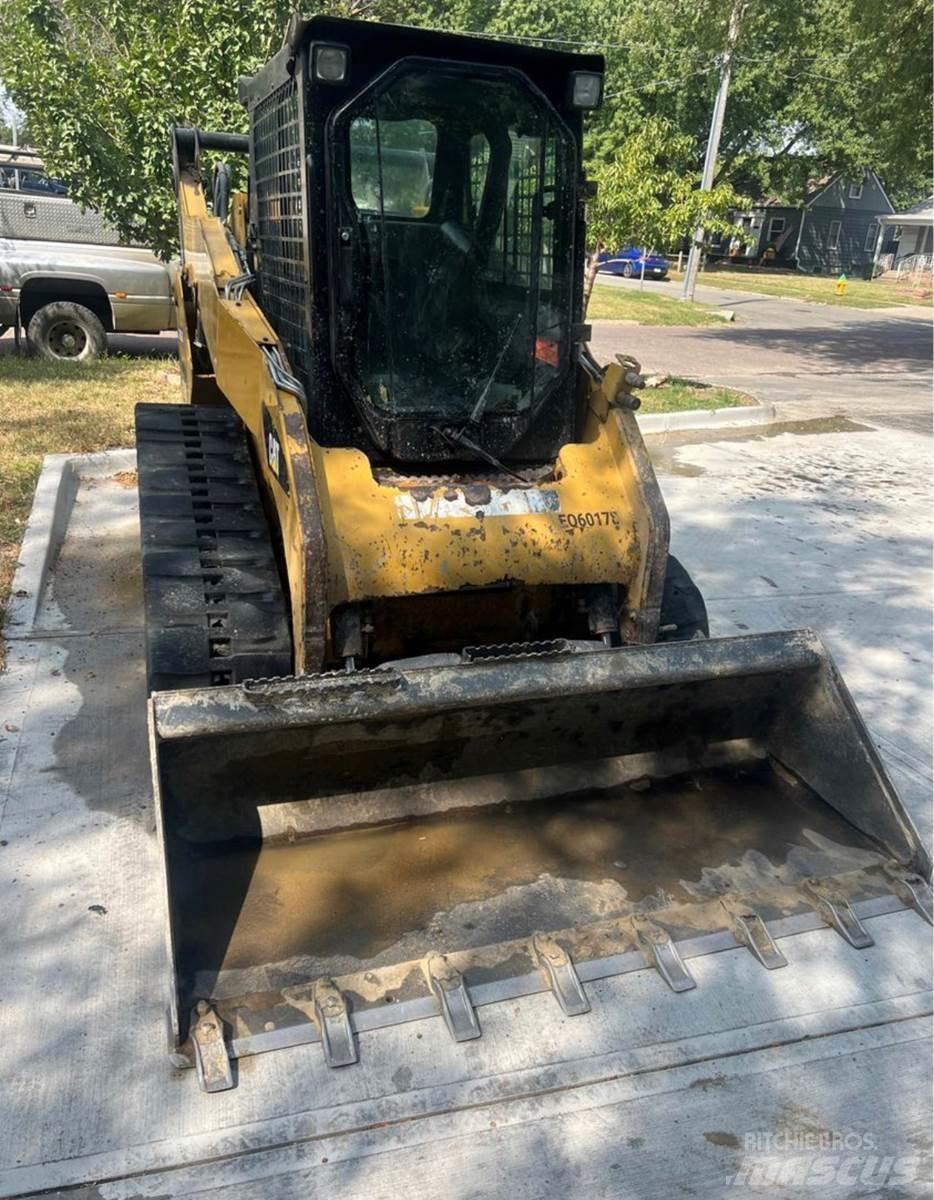 CAT 259B3 Krautuvai su šoniniu pasukimu