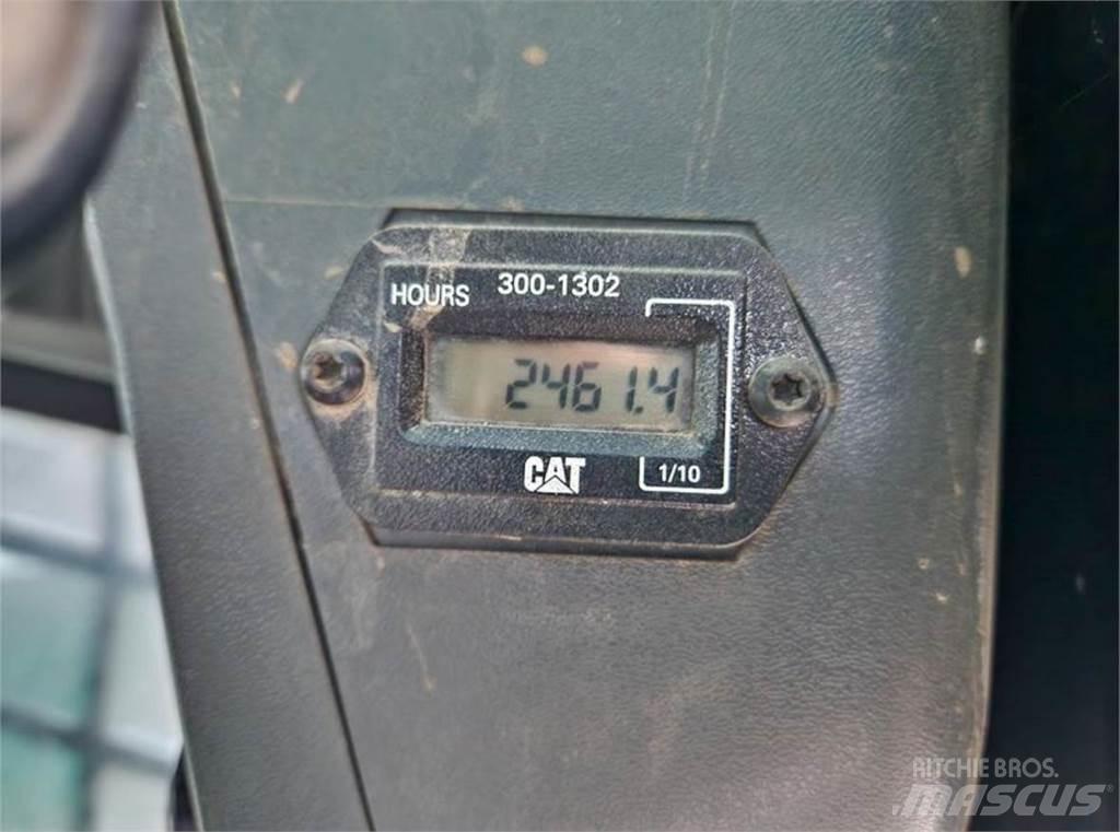 CAT 259B3 Krautuvai su šoniniu pasukimu