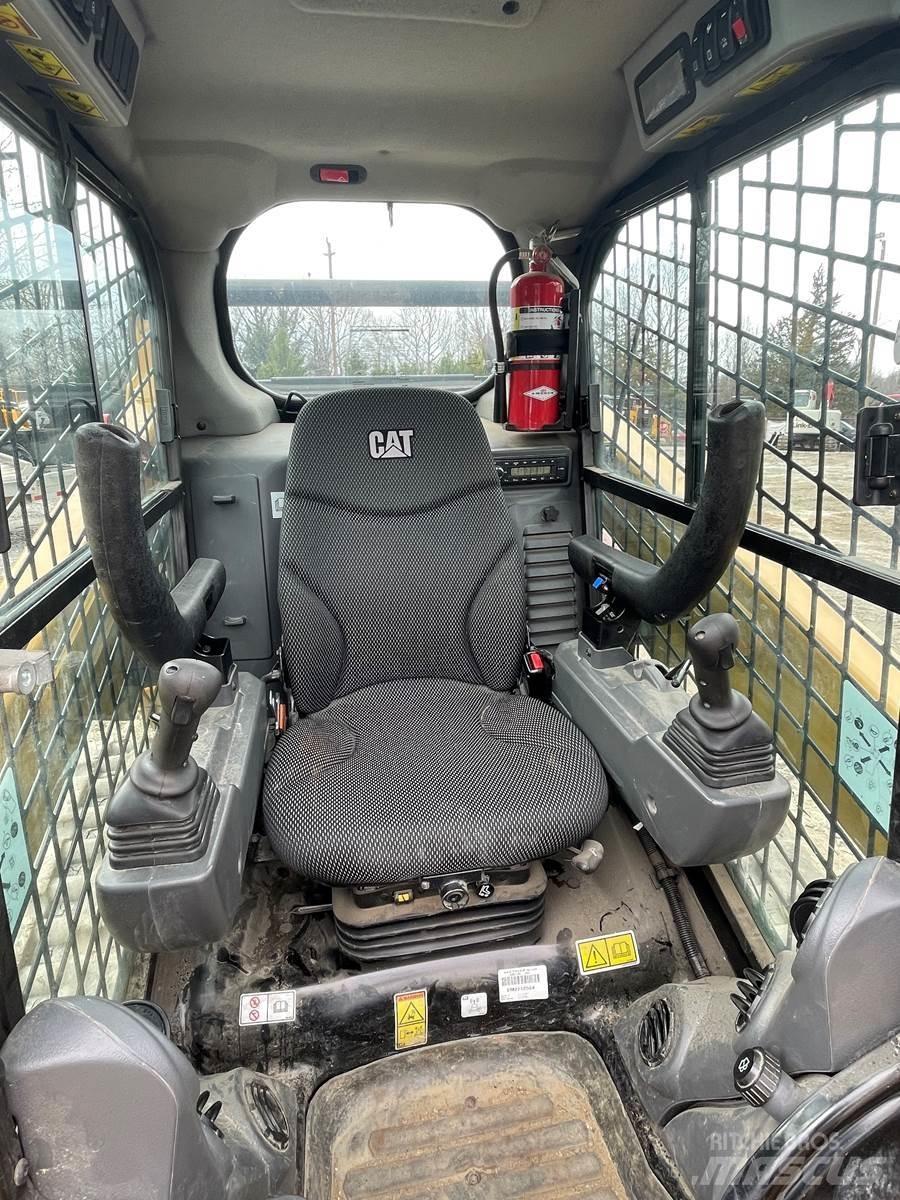 CAT 259D3 Krautuvai su šoniniu pasukimu