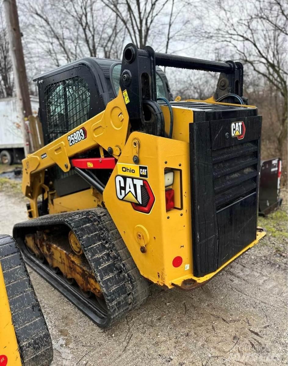 CAT 259D3 Krautuvai su šoniniu pasukimu