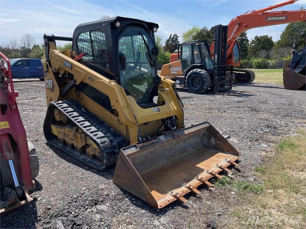 CAT 259D3 Krautuvai su šoniniu pasukimu