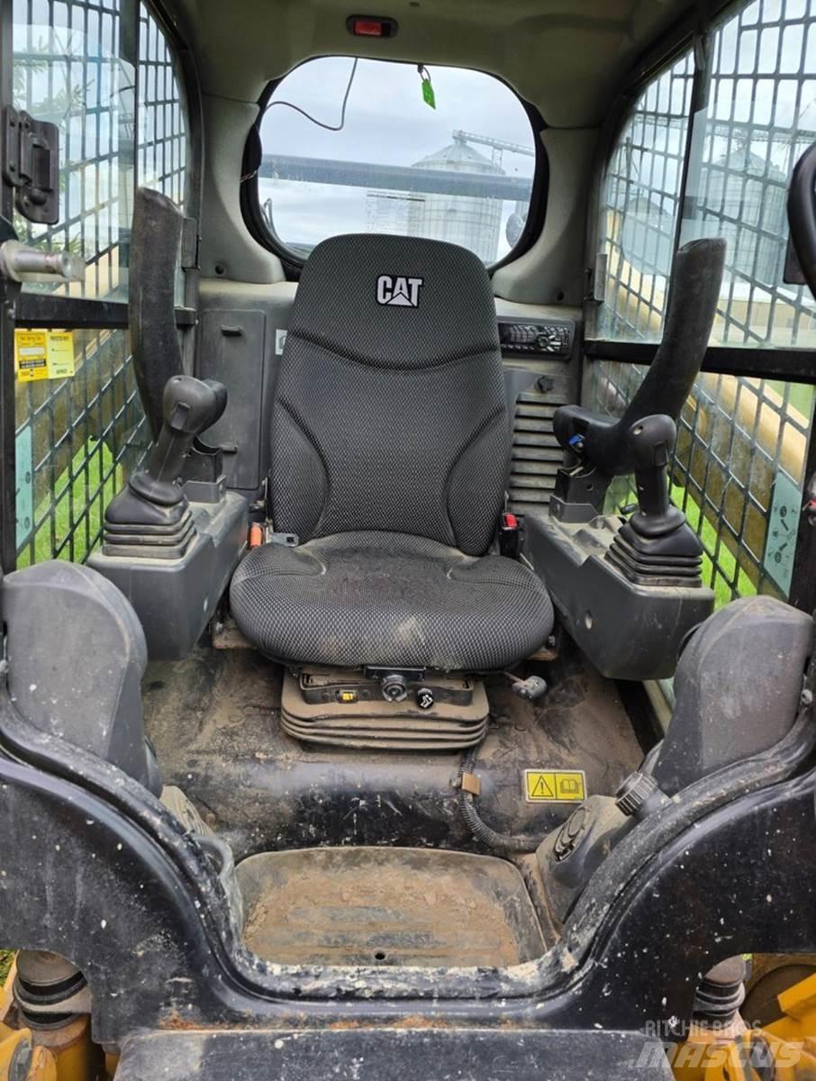 CAT 262D3 Krautuvai su šoniniu pasukimu