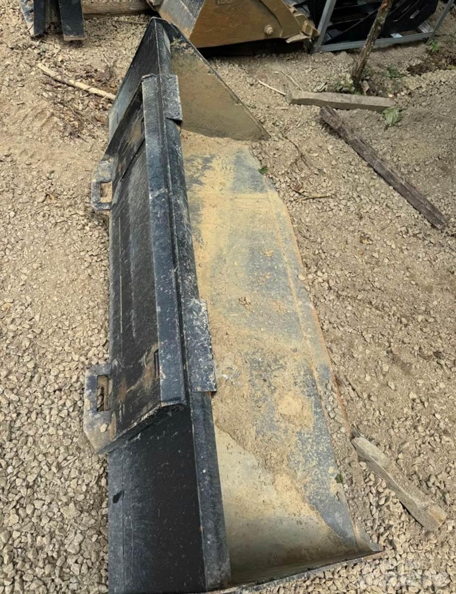 CAT 277B Krautuvai su šoniniu pasukimu