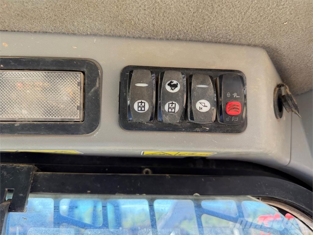 CAT 277D Krautuvai su šoniniu pasukimu