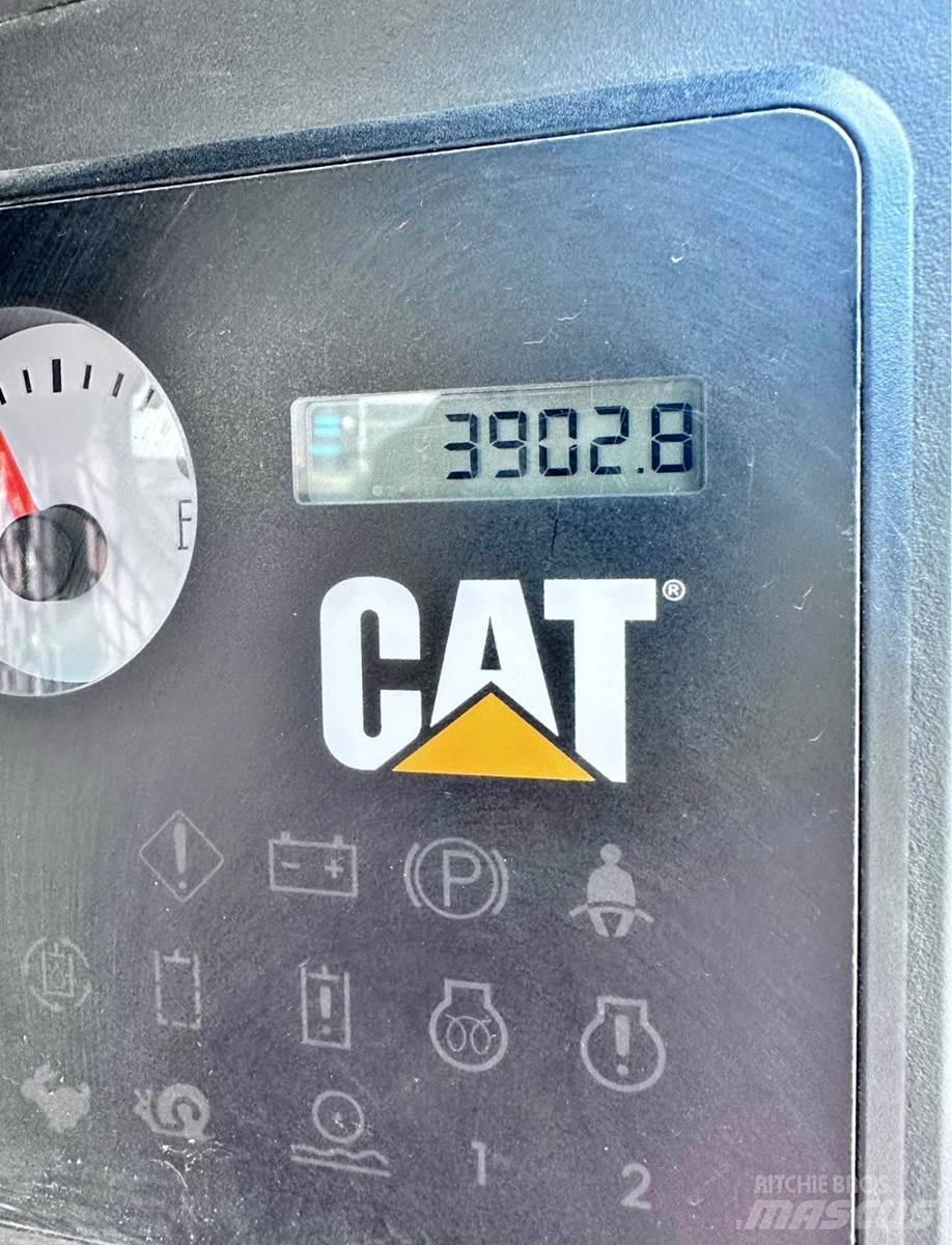 CAT 299D Krautuvai su šoniniu pasukimu