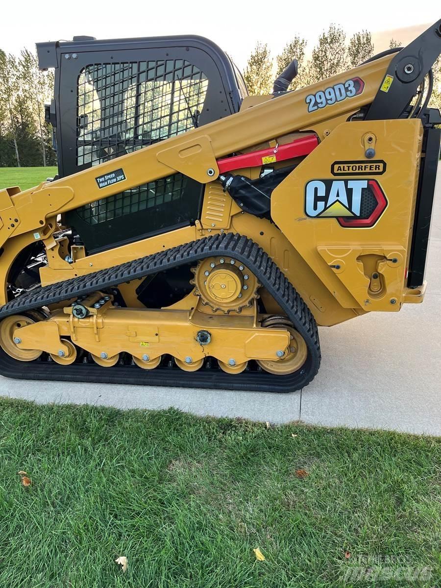 CAT 299D3 Krautuvai su šoniniu pasukimu