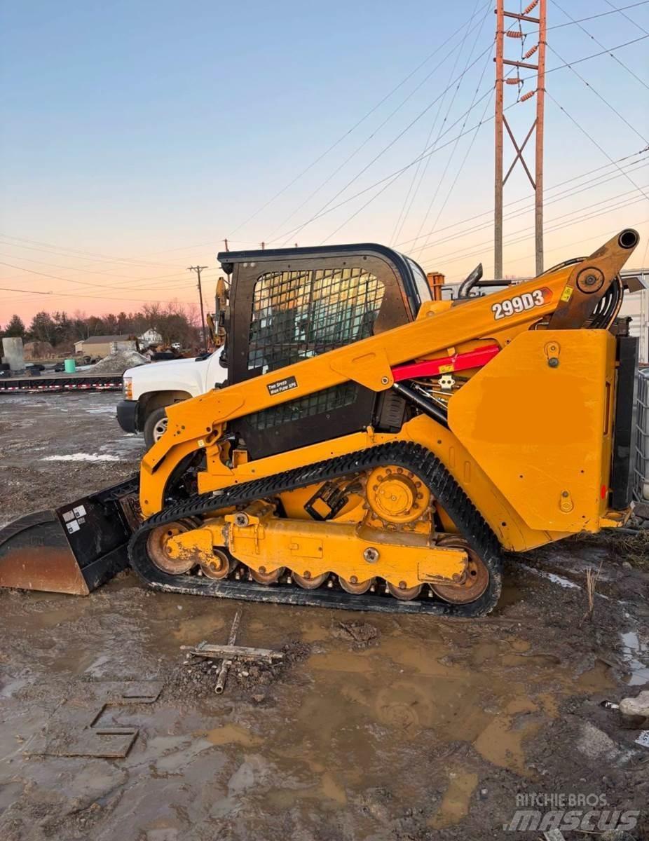 CAT 299D3 Krautuvai su šoniniu pasukimu