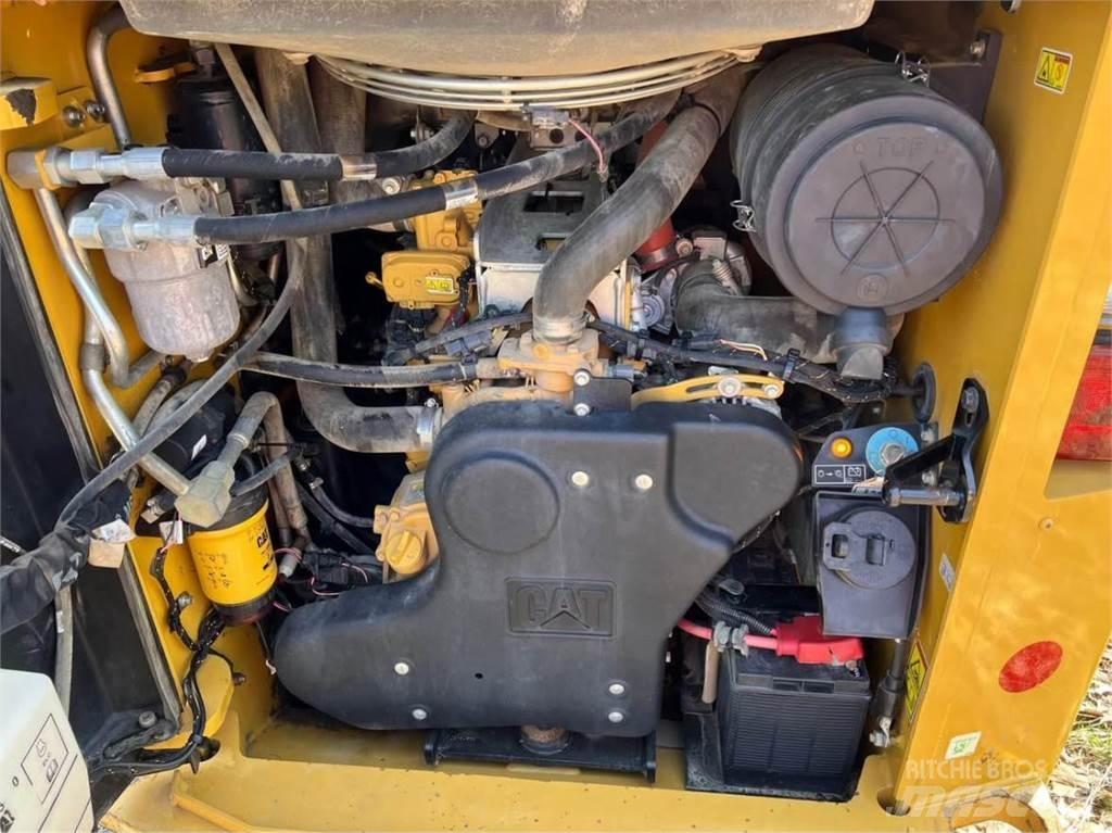 CAT 299D3 Krautuvai su šoniniu pasukimu