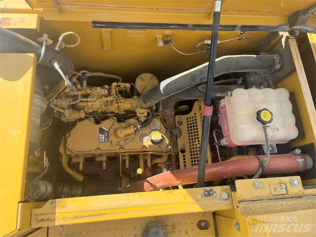 CAT 313FL Vikšriniai ekskavatoriai