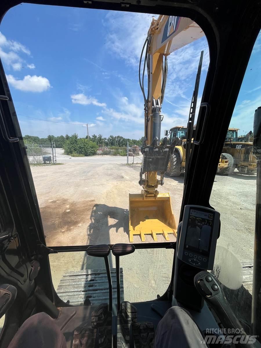 CAT 313FL Vikšriniai ekskavatoriai