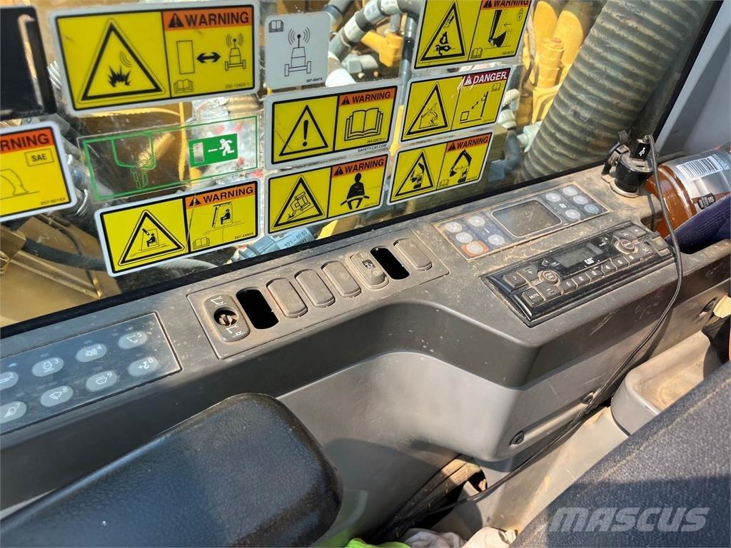 CAT 313FL Vikšriniai ekskavatoriai