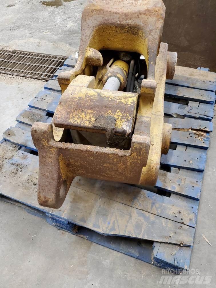 CAT 320DL Greito sujungimo jungtys