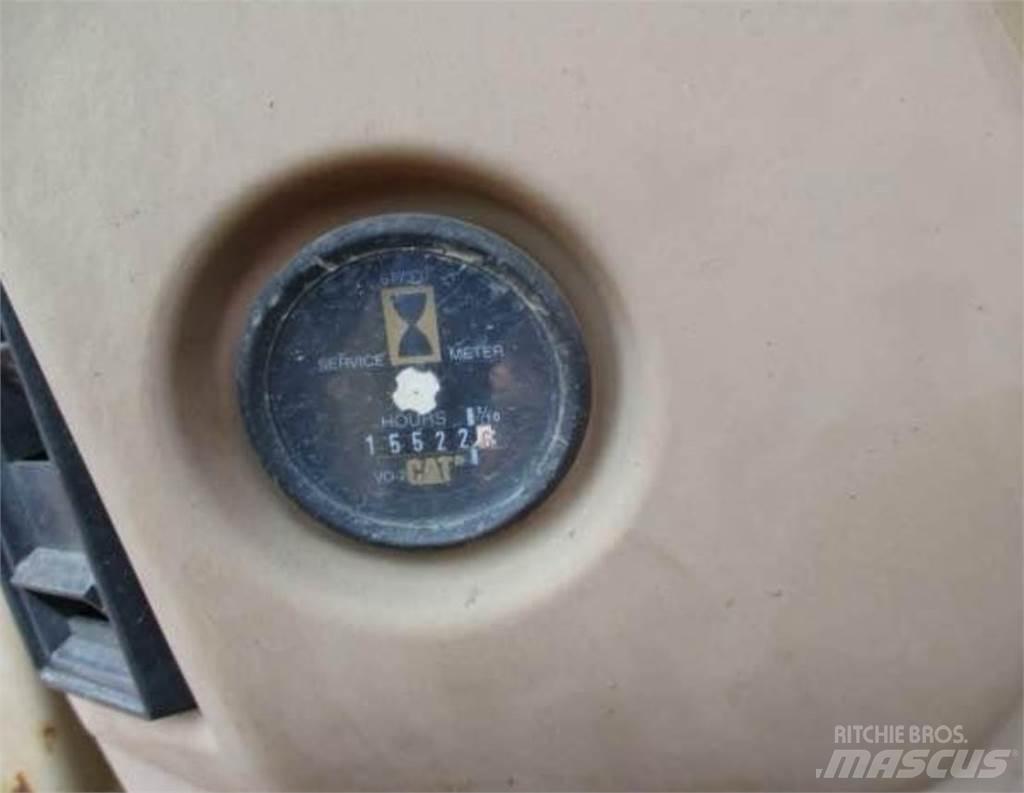 CAT 320L Vikšriniai ekskavatoriai