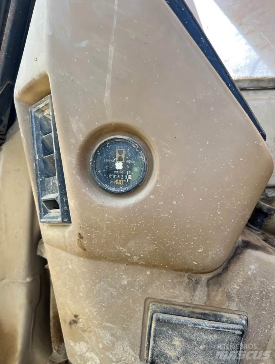 CAT 320L Vikšriniai ekskavatoriai