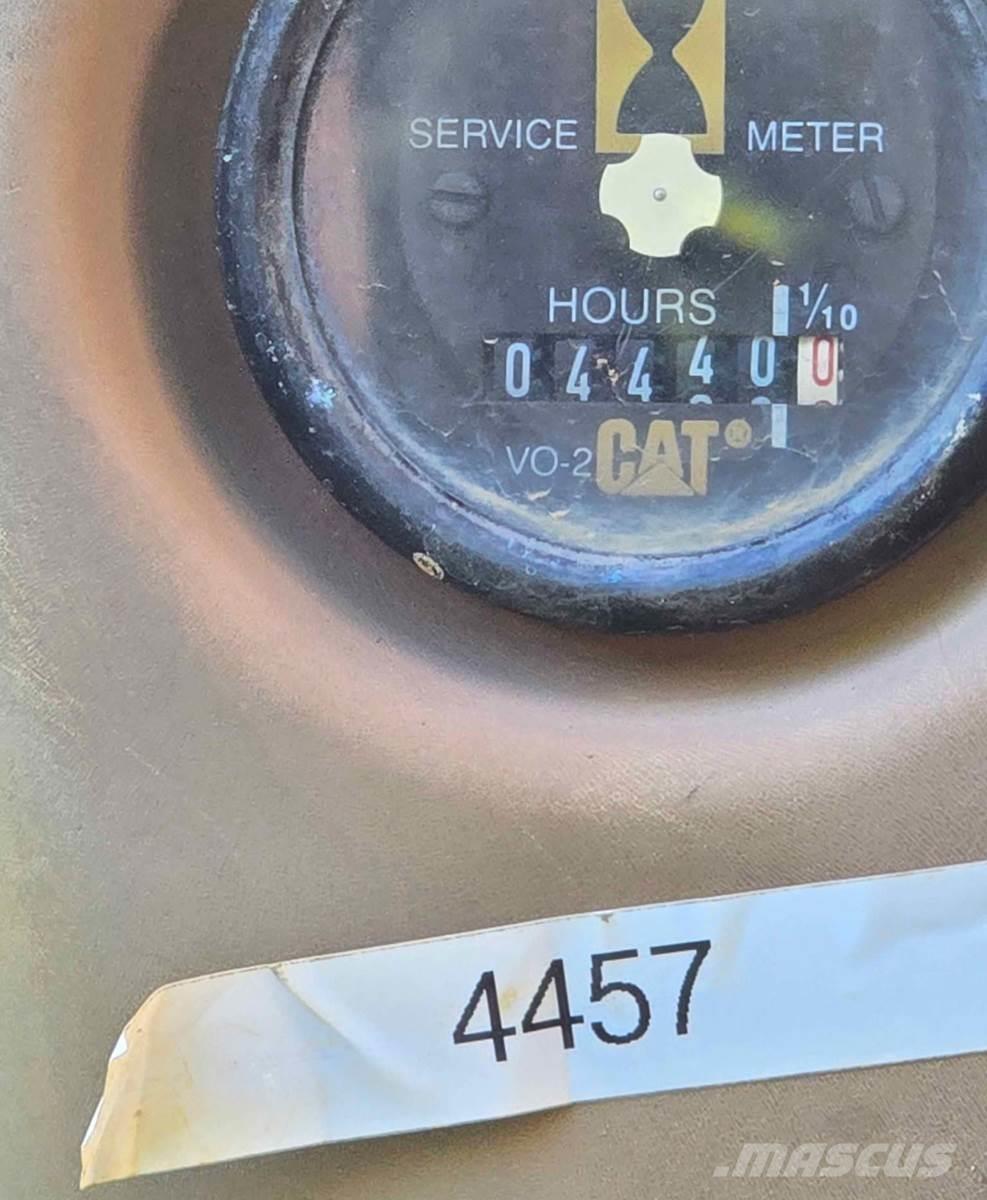 CAT 320L Vikšriniai ekskavatoriai