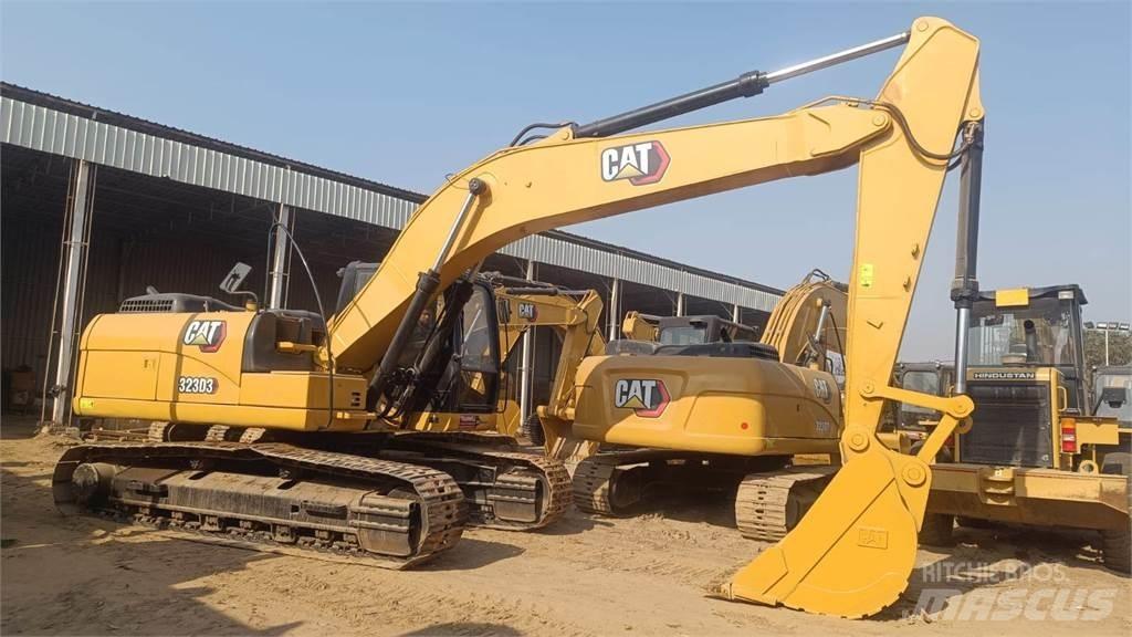 CAT 323D3 Vikšriniai ekskavatoriai