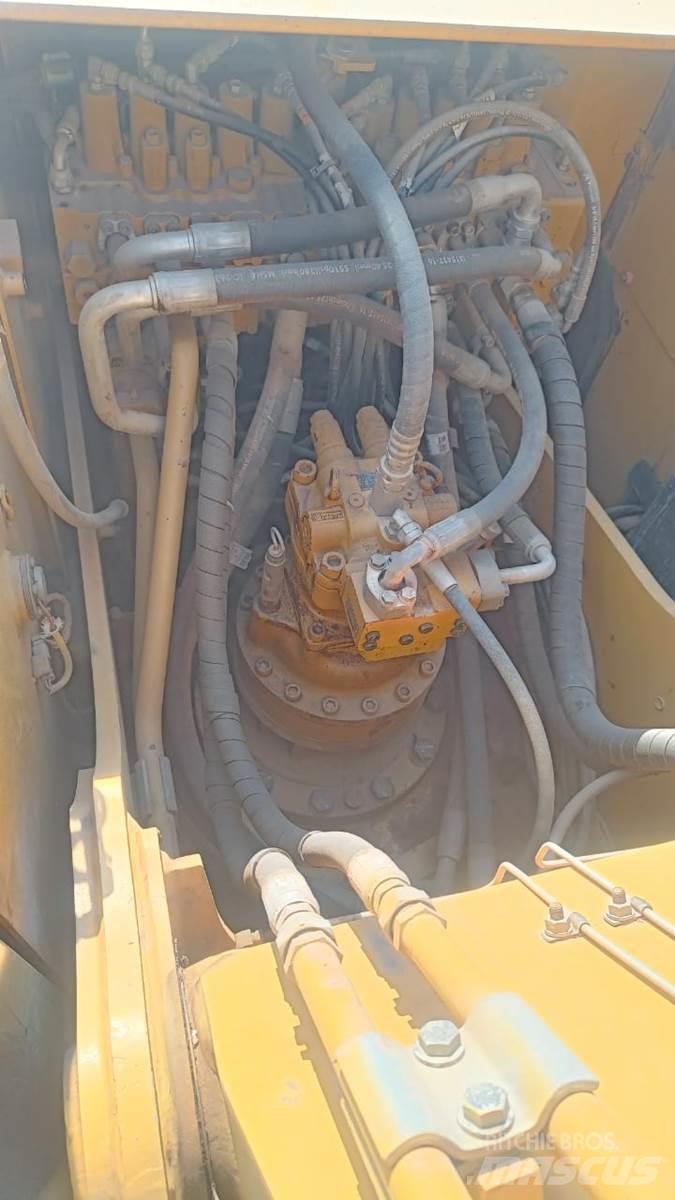 CAT 323D3 Vikšriniai ekskavatoriai