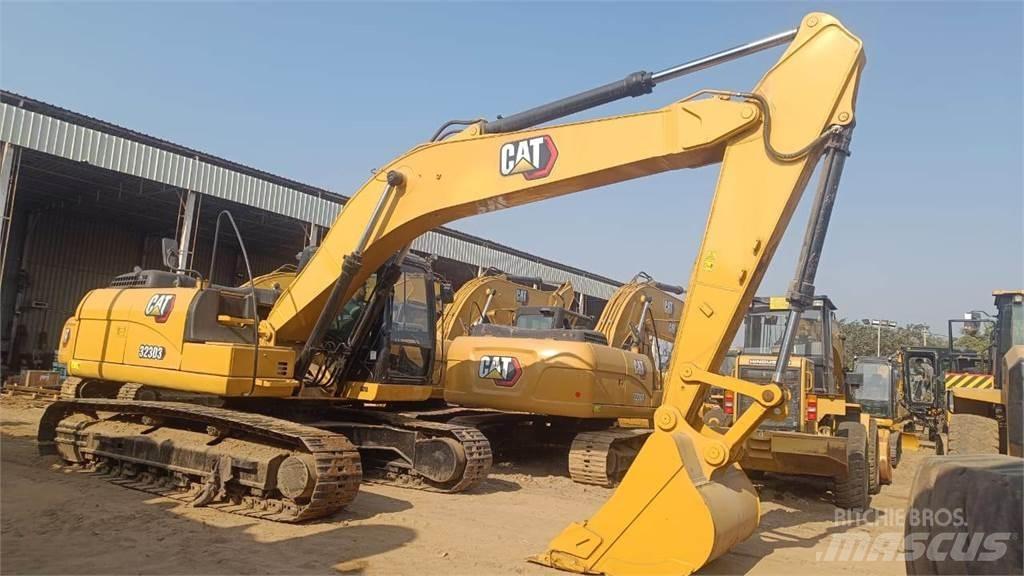 CAT 323D3 Vikšriniai ekskavatoriai
