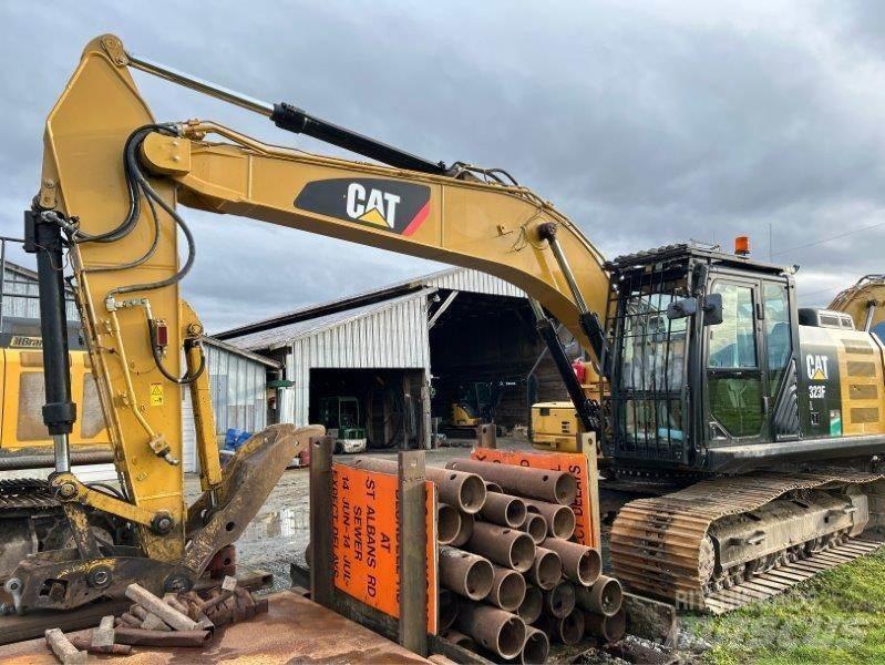 CAT 323FL Vikšriniai ekskavatoriai