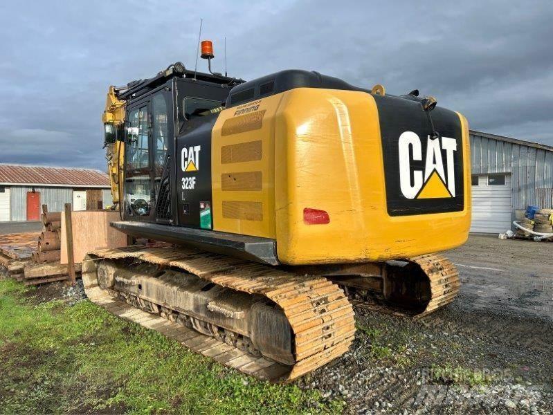 CAT 323FL Vikšriniai ekskavatoriai