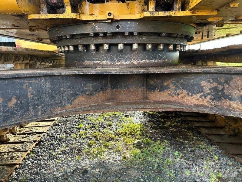 CAT 323FL Vikšriniai ekskavatoriai