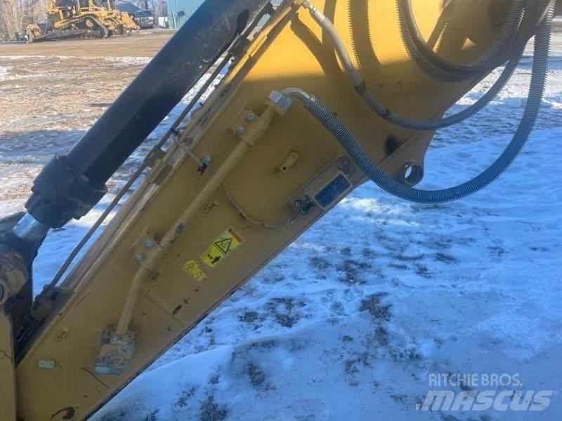 CAT 323FL Vikšriniai ekskavatoriai