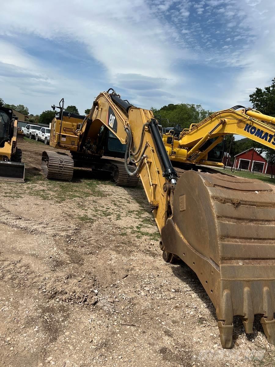 CAT 323FL Vikšriniai ekskavatoriai