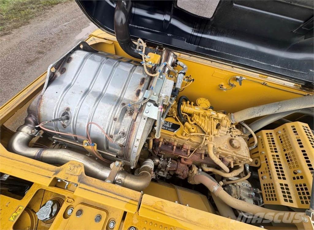 CAT 323FL Vikšriniai ekskavatoriai